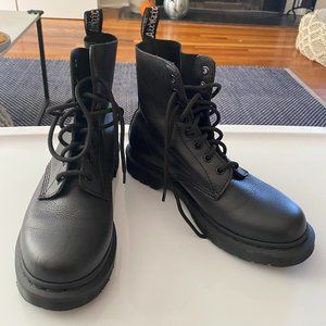dr martens 1460 pascal virginia mono black